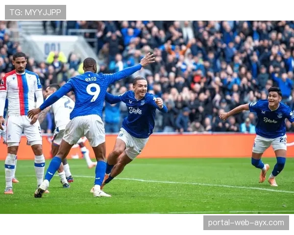 战术复盘：曼城2-1客胜埃弗顿，罗德里的单后腰角色如何主导节奏