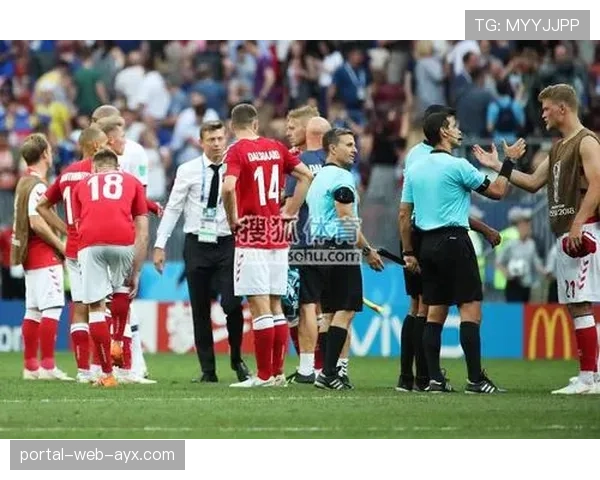 暖心一幕:塞尔塔球迷为重伤康复归来的对手球员起立鼓掌 暖心一幕:塞尔塔球迷为重伤康复归来的对手球员起立鼓掌