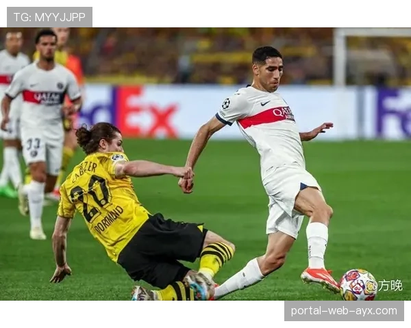 吉拉西替补出场破门得分，多特蒙德球员庆祝扳平比分